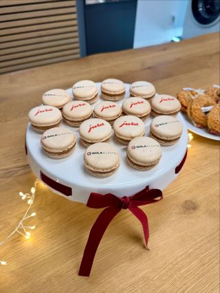 Je nám velkou ctí být součástí tak významné švýcarské společnosti JURA 🇨🇭☕️ @jura_czech Dnes nás osobně navštívili...